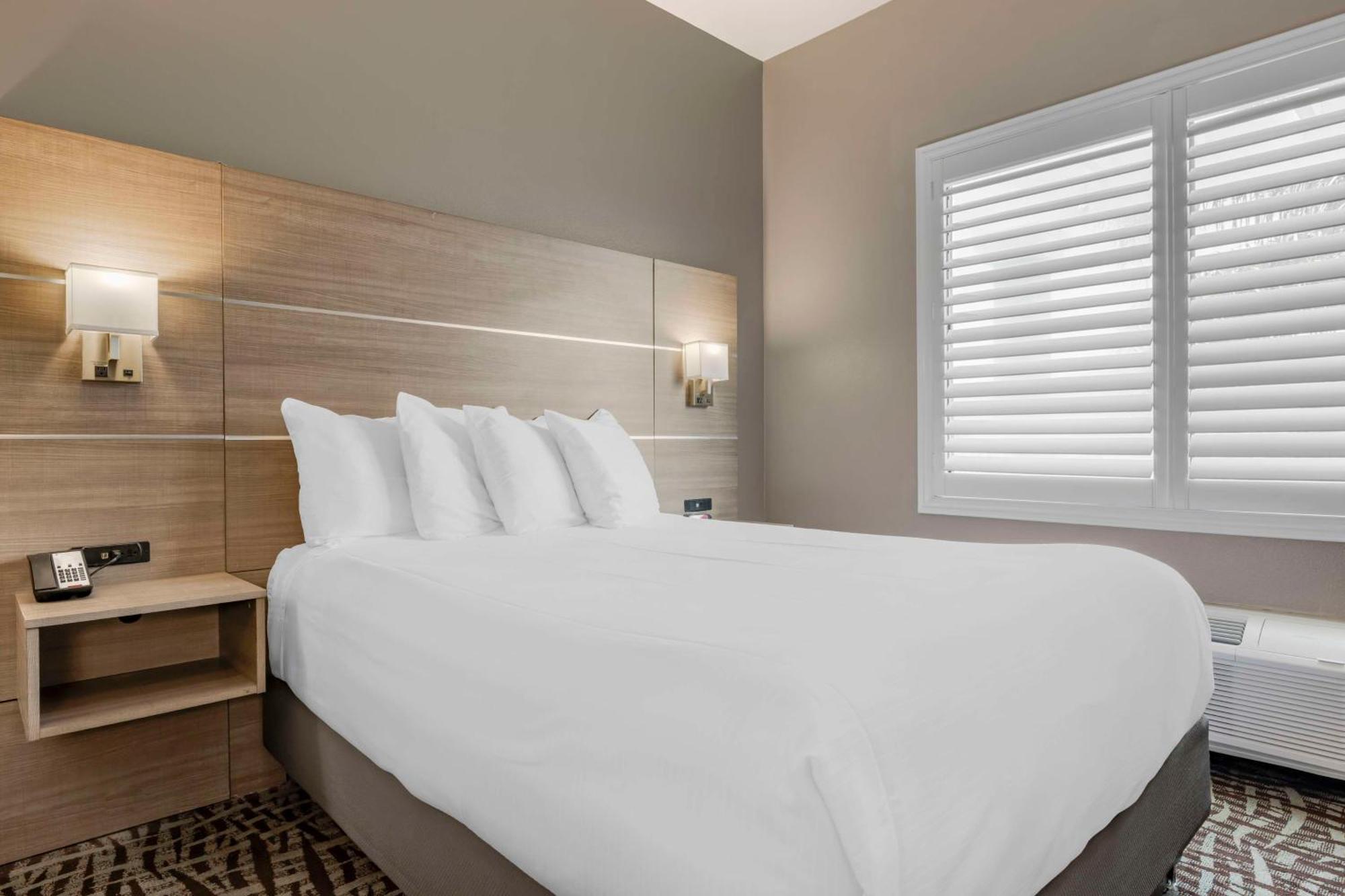 Best Western Plus Lake Elsinore Inn & Suites Exterior foto